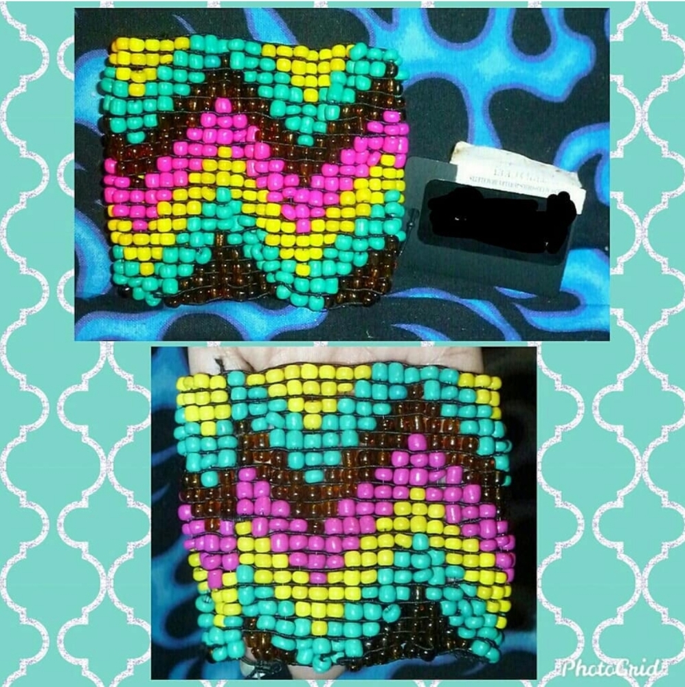 Forever 21 brand Multicolor Chevron Design Wide Beaded Stretch Bracelet 1 Size